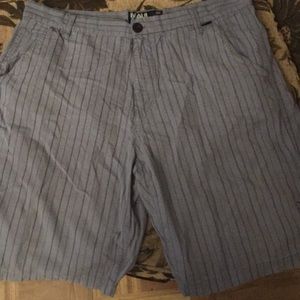 MAUI and SONS gray black stripes shorts sz 34